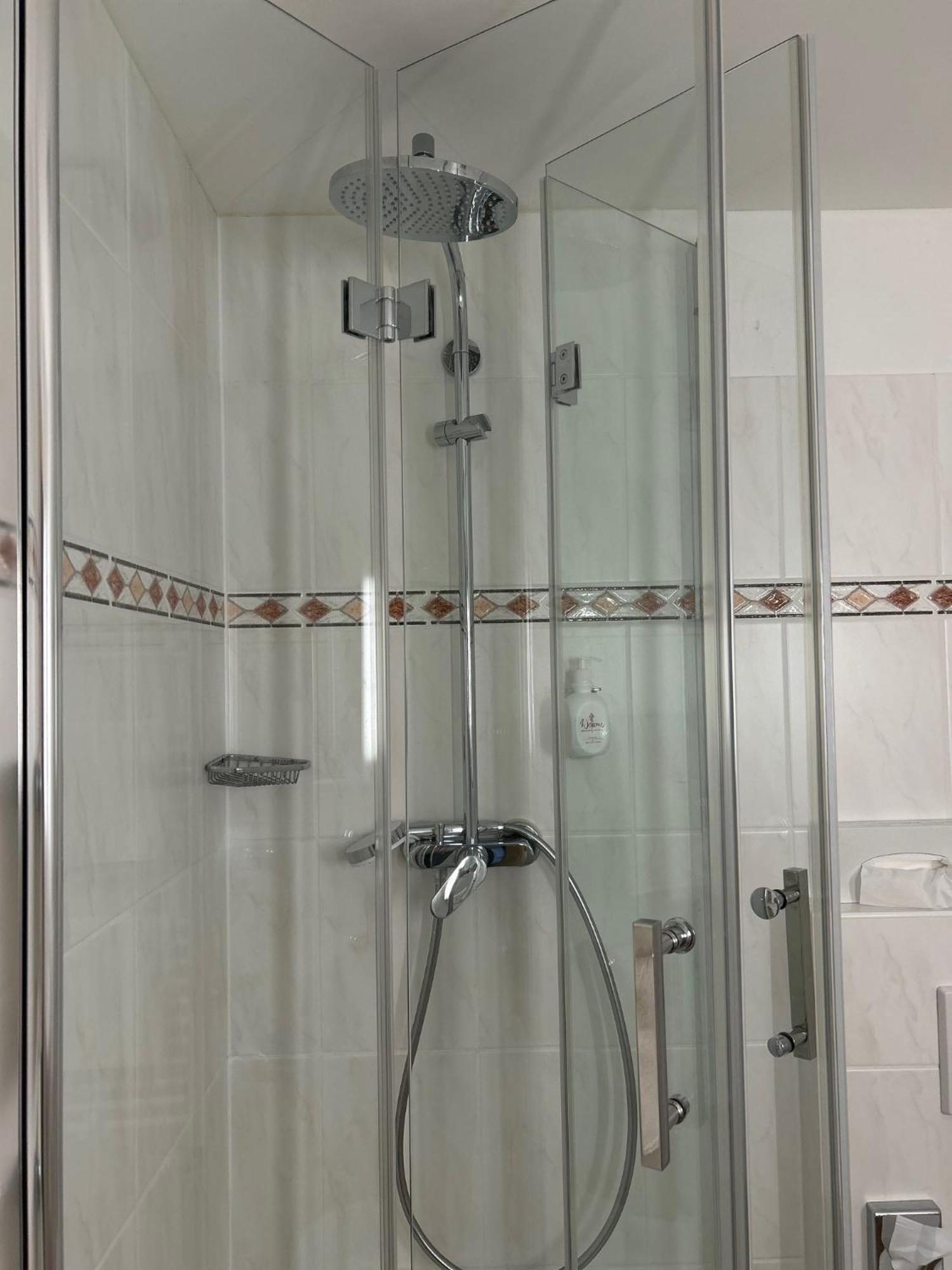 אוברלינגן Seehotel Schaepfle מראה חיצוני תמונה