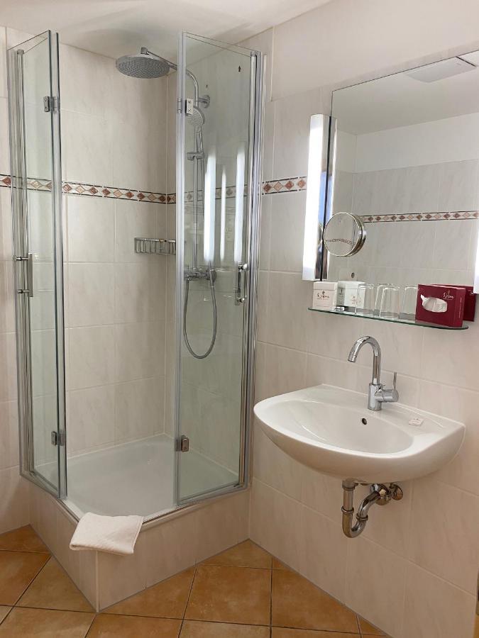 אוברלינגן Seehotel Schaepfle מראה חיצוני תמונה